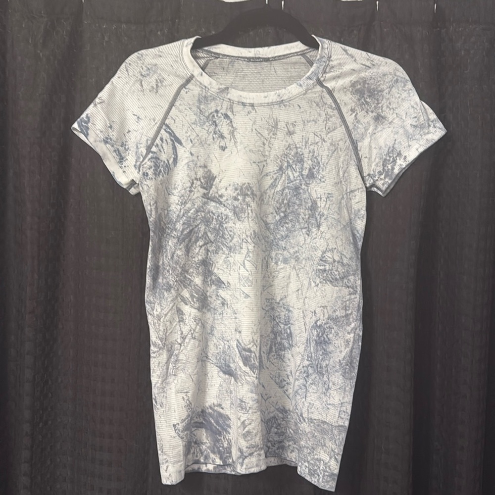 Lululemon Swiftly Tech Short Sleeve Shirt Size 6 | Gray Marble Print |